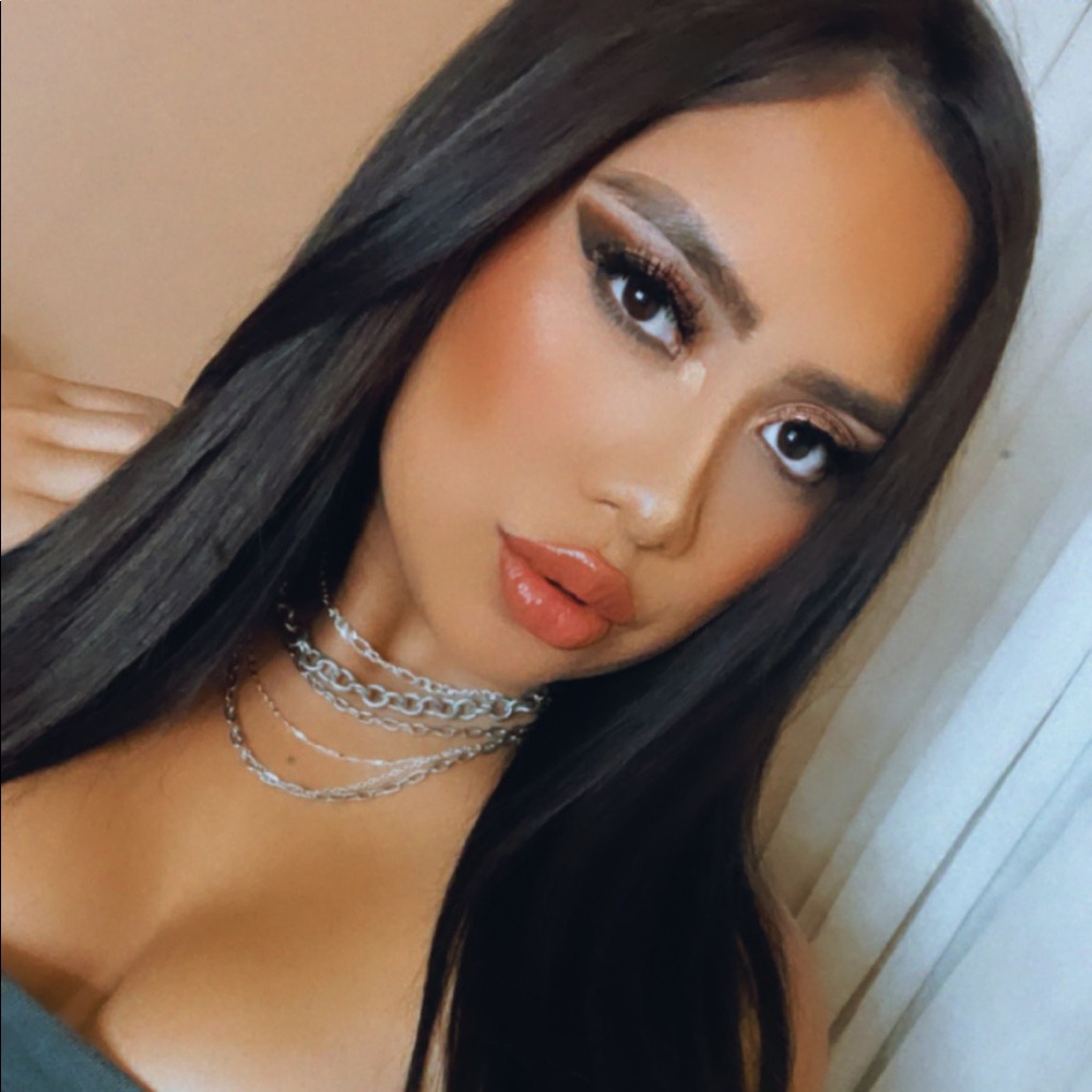 Meet your Posher, Ayleen